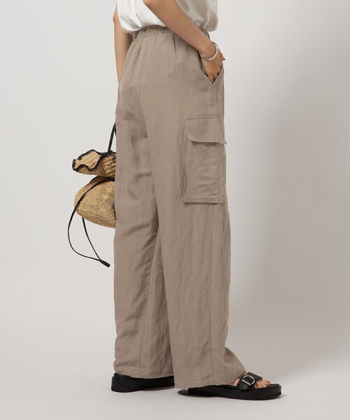 green label relaxing(グリーンレーベルリラクシング)の「BREEZE LINEN ブリーズリネン カーゴ パンツ(カーゴパンツ・レディース・ブラック/モカ・36/38)」の16枚目の写真