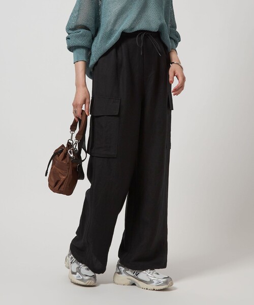 green label relaxing(グリーンレーベルリラクシング)の「BREEZE LINEN ブリーズリネン カーゴ パンツ(カーゴパンツ・レディース・ブラック/モカ・36/38)」の22枚目の写真