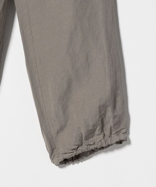 green label relaxing(グリーンレーベルリラクシング)の「BREEZE LINEN ブリーズリネン カーゴ パンツ(カーゴパンツ・レディース・ブラック/モカ・36/38)」の3枚目の写真