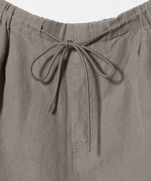 green label relaxing(グリーンレーベルリラクシング)の「BREEZE LINEN ブリーズリネン カーゴ パンツ(カーゴパンツ・レディース・ブラック/モカ・36/38)」の4枚目の写真