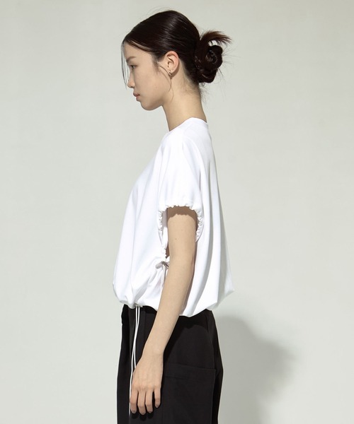 UJOH(ウジョー)の「【UJOH/ウジョー】《STUDIOUS別注》Drawcord Short T/ドローコードショートTシャツ(Tシャツ/カットソー・レディース・ホワイト/ブラック・2)」の11枚目の写真