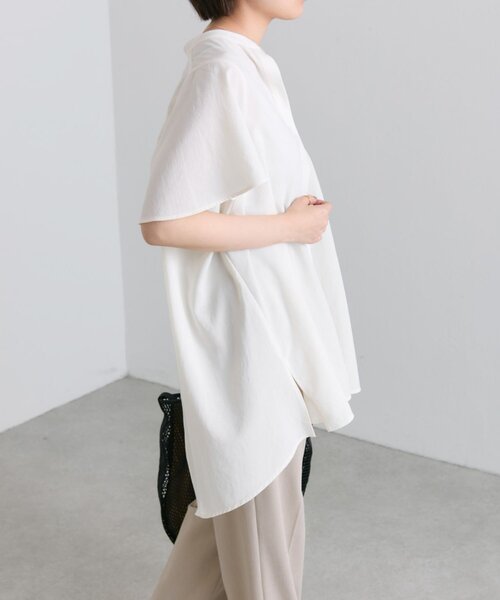 ear PAPILLONNER(イアパピヨネ)の「ケープブラウス【SUM1 STYLE(スミスタイル)】(シャツ/ブラウス・レディース・カーキ/ホワイト・FREE)」の4枚目の写真