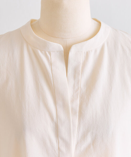 ear PAPILLONNER(イアパピヨネ)の「ケープブラウス【SUM1 STYLE(スミスタイル)】(シャツ/ブラウス・レディース・カーキ/ホワイト・FREE)」の20枚目の写真