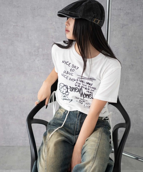 WEGO(ウィゴー)の「WEGO/グラフィックショートサイドリボンドロストT(Tシャツ/カットソー・レディース・その他7/その他4/その他5/その他1/その他2/その他3/その他6/その他9/その他8/その他10・FREE)」の3枚目の写真
