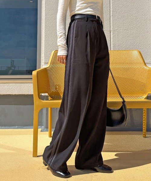 ISOOK（アイスー）の「【ISOOK / アイスー】サイドラインワイドスラックス / ラインパンツ ワイドパンツ ハイウエスト ドローコード ドロスト 黒 グレー ベージュ ZOZOTOWN限定（スラックス・レディース・ブラック/グレー/ベージュ・FREE）」の2枚目の写真