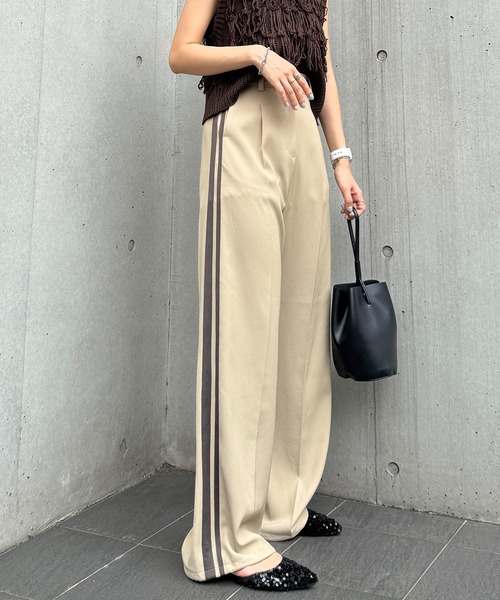 ISOOK（アイスー）の「【ISOOK / アイスー】サイドラインワイドスラックス / ラインパンツ ワイドパンツ ハイウエスト ドローコード ドロスト 黒 グレー ベージュ ZOZOTOWN限定（スラックス・レディース・ブラック/グレー/ベージュ・FREE）」の12枚目の写真