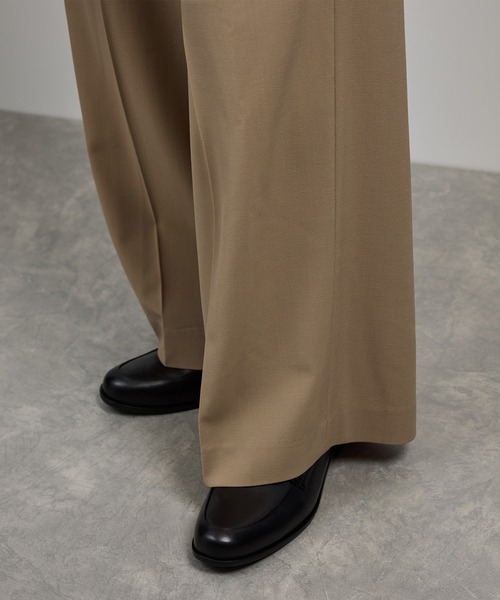 ROPE'（ロペ）の「ワンタックストレートワイドパンツ【REGGIANI（レッジアーニ）】（その他パンツ・レディース・ベージュ/ブラック・36/38/40）」の7枚目の写真