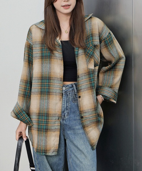 2ly2（トゥーリートゥー）の「ゆったりシルエットチェック柄シャツ（シャツ/ブラウス・レディース・ブルー/カーキ/ボルドー・FREE）」の2枚目の写真