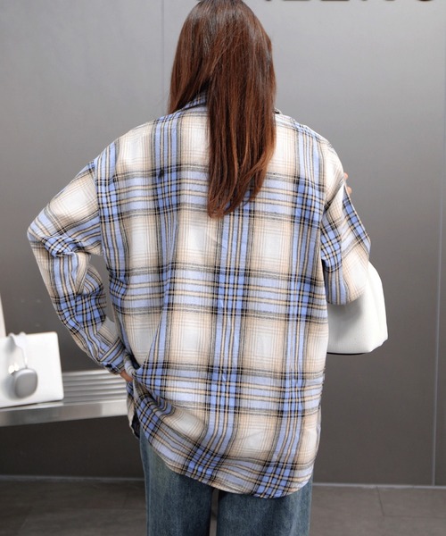 2ly2（トゥーリートゥー）の「ゆったりシルエットチェック柄シャツ（シャツ/ブラウス・レディース・ブルー/カーキ/ボルドー・FREE）」の11枚目の写真