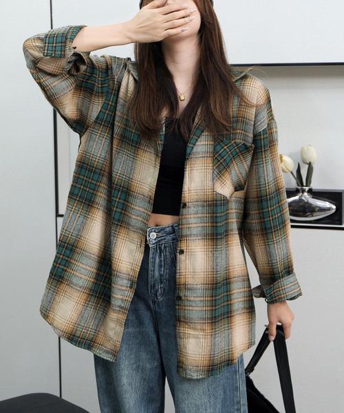 2ly2（トゥーリートゥー）の「ゆったりシルエットチェック柄シャツ（シャツ/ブラウス・レディース・ブルー/カーキ/ボルドー・FREE）」の4枚目の写真