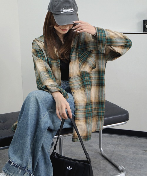 2ly2（トゥーリートゥー）の「ゆったりシルエットチェック柄シャツ（シャツ/ブラウス・レディース・ブルー/カーキ/ボルドー・FREE）」の5枚目の写真