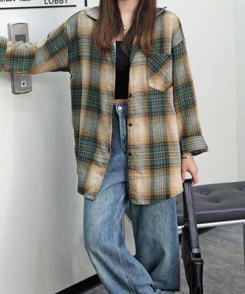 2ly2（トゥーリートゥー）の「ゆったりシルエットチェック柄シャツ（シャツ/ブラウス・レディース・ブルー/カーキ/ボルドー・FREE）」の6枚目の写真