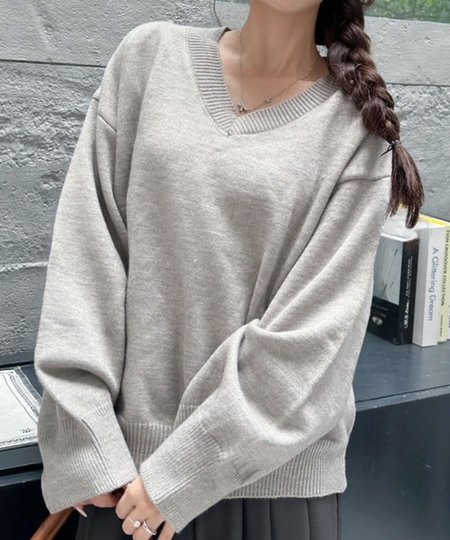 Ada.(エイダ)の「オーバーサイズ Vネック ロゴニット(ニット/セーター・レディース・グレー/オフホワイト/ブラック/レッド・FREE)」の3枚目の写真