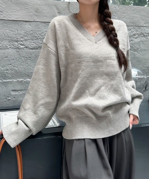 Ada.(エイダ)の「オーバーサイズ Vネック ロゴニット(ニット/セーター・レディース・グレー/オフホワイト/ブラック/レッド・FREE)」の16枚目の写真