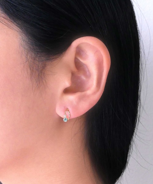 va vendome aoyama(ヴイエーヴァンドームアオヤマ)の「ブルートパーズ ピアス(ピアス(両耳用)・レディース・イエローゴールド・ONE SIZE)」の2枚目の写真