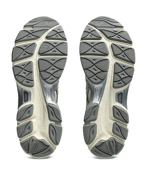 ASICS(アシックス)の「GEL-CUMULUS 16 / ゲルキュムラス 16(スニーカー・レディース・ホワイト×グレー・23/24/25/26/27/28/23.5/29/28.5/25.5/26.5/27.5/24.5)」の8枚目の写真