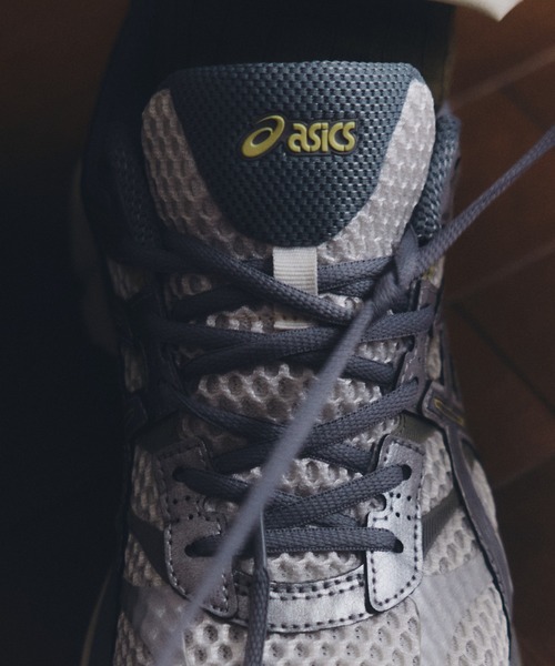 ASICS(アシックス)の「GEL-CUMULUS 16 / ゲルキュムラス 16(スニーカー・レディース・ホワイト×グレー・23/24/25/26/27/28/23.5/29/28.5/25.5/26.5/27.5/24.5)」の12枚目の写真
