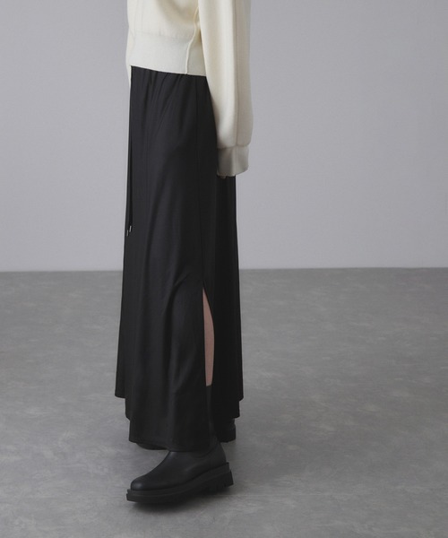 ADAM ET ROPE'（アダムエロペ）の「エンボスギャザースカート（スカート・レディース・ブラック/ブラウン系その他/キナリ・38/36）」の4枚目の写真