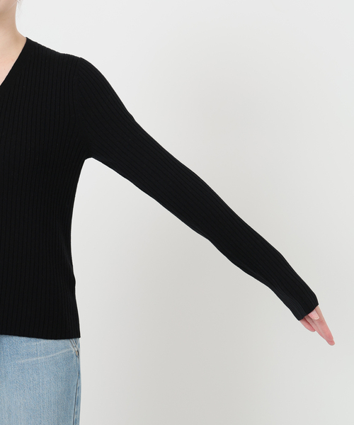 IENA（イエナ）の「《追加》イタリア ヤーン RIB Vネックカーディガン（カーディガン/ボレロ・レディース・ブルー系その他/ブラック/アイボリー/グレー・FREE）」の5枚目の写真