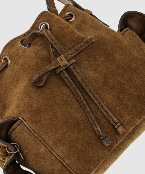 Acne Studios(アクネストゥディオズ)の「Multipocket Mini Bucket Suede(ハンドバッグ・レディース・ブラウン・ONE SIZE)」の4枚目の写真
