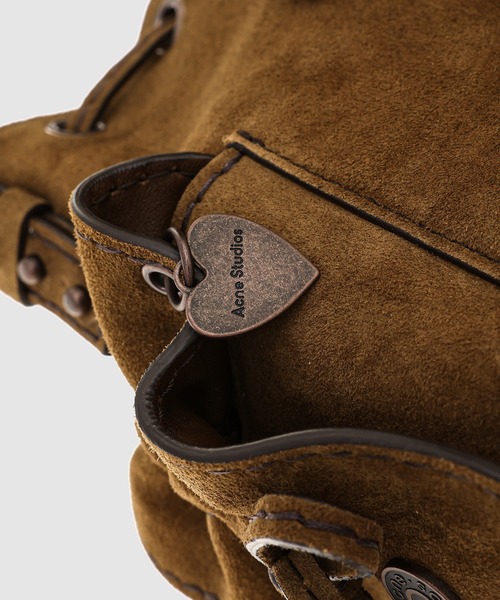 Acne Studios(アクネストゥディオズ)の「Multipocket Mini Bucket Suede(ハンドバッグ・レディース・ブラウン・ONE SIZE)」の5枚目の写真