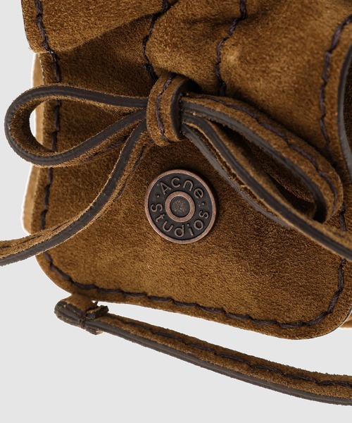 Acne Studios(アクネストゥディオズ)の「Multipocket Mini Bucket Suede(ハンドバッグ・レディース・ブラウン・ONE SIZE)」の7枚目の写真