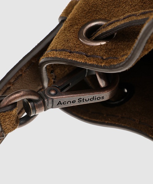 Acne Studios(アクネストゥディオズ)の「Multipocket Mini Bucket Suede(ハンドバッグ・レディース・ブラウン・ONE SIZE)」の9枚目の写真