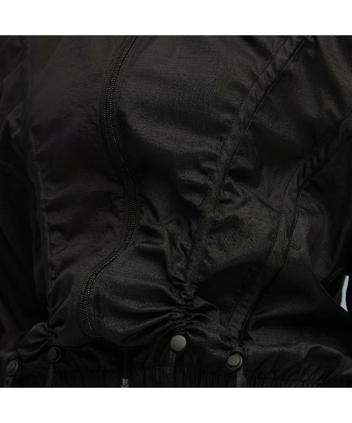 PUMA(プーマ)の「PUMA DARE TO OVERSIZED WOVEN JACKET(プーマ DARE TO オーバーサイズド ウーブン ジャケット)(ブルゾン・レディース・ブラック系/オリーブ系・MEDIUM/SMALL/LARGE)」の5枚目の写真