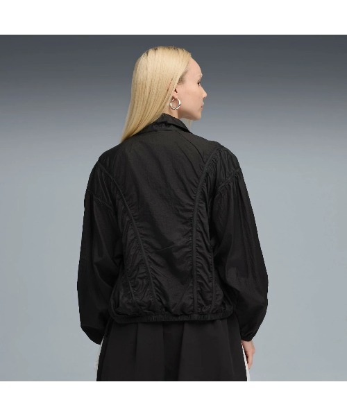 PUMA(プーマ)の「PUMA DARE TO OVERSIZED WOVEN JACKET(プーマ DARE TO オーバーサイズド ウーブン ジャケット)(ブルゾン・レディース・ブラック系/オリーブ系・MEDIUM/SMALL/LARGE)」の6枚目の写真