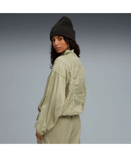 PUMA(プーマ)の「PUMA DARE TO OVERSIZED WOVEN JACKET(プーマ DARE TO オーバーサイズド ウーブン ジャケット)(ブルゾン・レディース・ブラック系/オリーブ系・MEDIUM/SMALL/LARGE)」の11枚目の写真