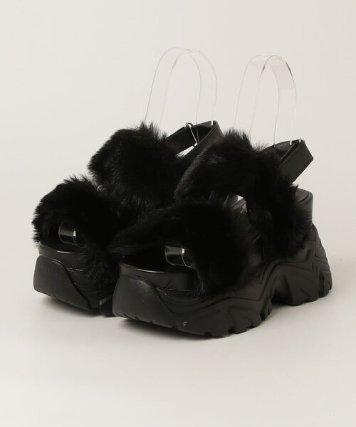 LOVEHUNTER（ラブハンター）の「LOVE HUNTER/ボリュームファー ダブルベルト スニーカーサンダル(2243)（サンダル・レディース・ブラック/アイボリー・M/L/LL/S）」の3枚目の写真