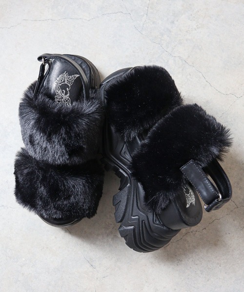 LOVEHUNTER（ラブハンター）の「LOVE HUNTER/ボリュームファー ダブルベルト スニーカーサンダル(2243)（サンダル・レディース・ブラック/アイボリー・M/L/LL/S）」の4枚目の写真