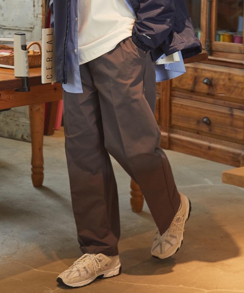 THE CRAFT CREW PRODUCTS（ザクラフトクループロダクツ）の「【セットアップ対応】マルチファンクショナル ツータック ワイドストレートチノパンツ / UVカット・イージーケア【THE CRAFT CREW PRODUCTS】（チノパンツ・メンズ・ベージュ/ネイビー/チャコール/オリーブ/ブラック・M/S/L）」の3枚目の写真