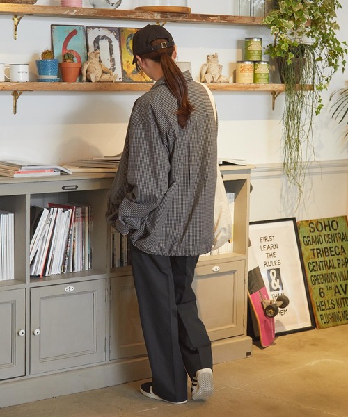 THE CRAFT CREW PRODUCTS（ザクラフトクループロダクツ）の「【セットアップ対応】マルチファンクショナル ツータック ワイドストレートチノパンツ / UVカット・イージーケア【THE CRAFT CREW PRODUCTS】（チノパンツ・メンズ・ベージュ/ネイビー/チャコール/オリーブ/ブラック・M/S/L）」の17枚目の写真