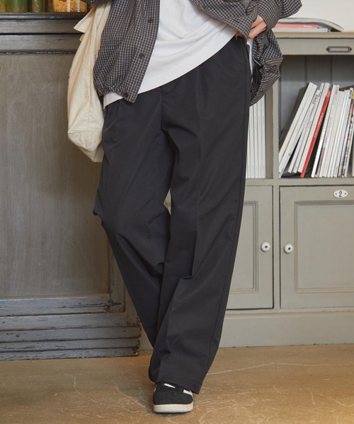 THE CRAFT CREW PRODUCTS（ザクラフトクループロダクツ）の「【セットアップ対応】マルチファンクショナル ツータック ワイドストレートチノパンツ / UVカット・イージーケア【THE CRAFT CREW PRODUCTS】（チノパンツ・メンズ・ベージュ/ネイビー/チャコール/オリーブ/ブラック・M/S/L）」の19枚目の写真