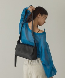 GUSCIO（グッシオ）の「【グッシオベーシック】幅広ベルトスクエア型ショルダーバッグ（ショルダーバッグ）」