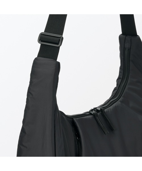 無印良品(ムジルシリョウヒン)の「撥水 中わた入り 2WAY ワンショルダーバッグ(ショルダーバッグ・レディース・キャメル/ブラック・FREE)」の7枚目の写真