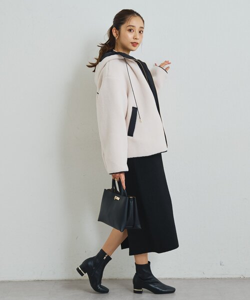 un dix cors（アンディコール）の「《ラフな抜け感を演出》配色フードボアコート（ブルゾン・レディース・オフホワイト/チャコールグレー・FREE）」の4枚目の写真