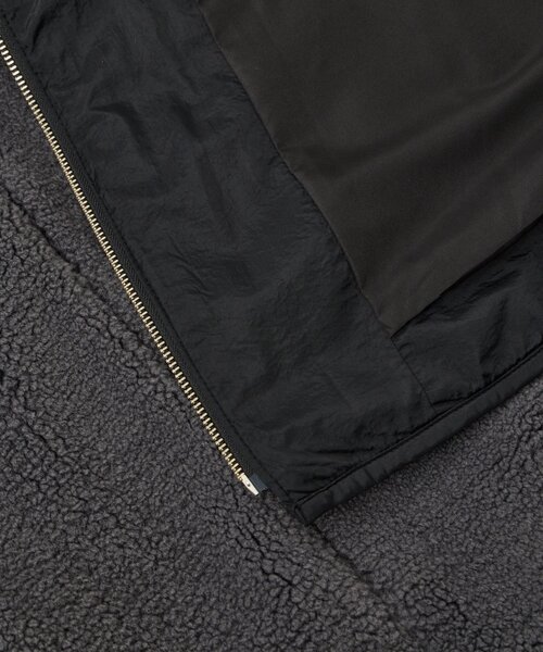 un dix cors（アンディコール）の「《ラフな抜け感を演出》配色フードボアコート（ブルゾン・レディース・オフホワイト/チャコールグレー・FREE）」の12枚目の写真