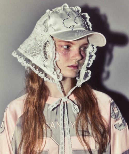 Candy Stripper(キャンディストリッパー)の「3WAY LACE SCARF キャップ(キャップ・レディース・オフホワイト/ブラック・FREE)」の4枚目の写真