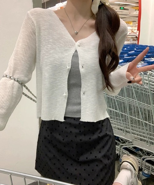 VIBGYOR（ヴィブジョー）の「【EIZZ/アイズ】シアーニット Vネック カーディガン（カーディガン/ボレロ・レディース・ピンク/オフホワイト/ブラック/ライトブルー・FREE）」の11枚目の写真