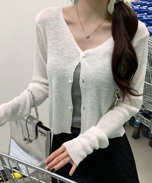 VIBGYOR（ヴィブジョー）の「【EIZZ/アイズ】シアーニット Vネック カーディガン（カーディガン/ボレロ・レディース・ピンク/オフホワイト/ブラック/ライトブルー・FREE）」の10枚目の写真