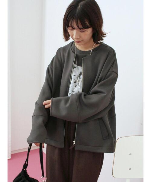 Samansa Mos2 blue（サマンサモスモスブルー）の「ダンボールクルーネックジャケット（ノーカラージャケット・レディース・ライトベージュ/チャコールグレー/ブラウン・F）」の6枚目の写真