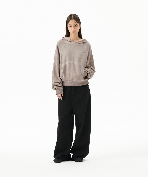 MAHAGRID(マハグリッド)の「『mahagrid/マハグリッド』 DYED CURVED SEAM CROP HOODIE/オーバーダイ加工 カーブデザインクロップドパーカー(パーカー・レディース・ベージュ/チャコールグレー・FREE)」の9枚目の写真