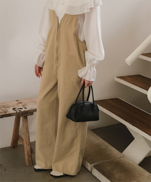 titivate(ティティベイト)の「フロントファスナーデザインデニムキャミソールサロペット(サロペット/オーバーオール・レディース・ベージュ/ブルー/ライトブルー・SP/L/M/S)」の4枚目の写真