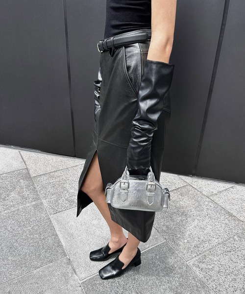 CHARLES & KEITH ブレイスバックルサイドポケットボウリングバッグ セール】Blaise ブレイス バックルストラップ サイドポケット