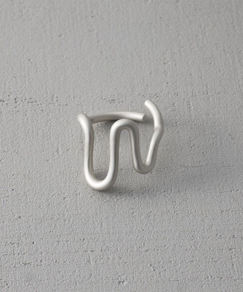 and cloud（アンドクラウド）の「Wiggle Ring（リング・レディース・シルバー・#15/#9）」の2枚目の写真