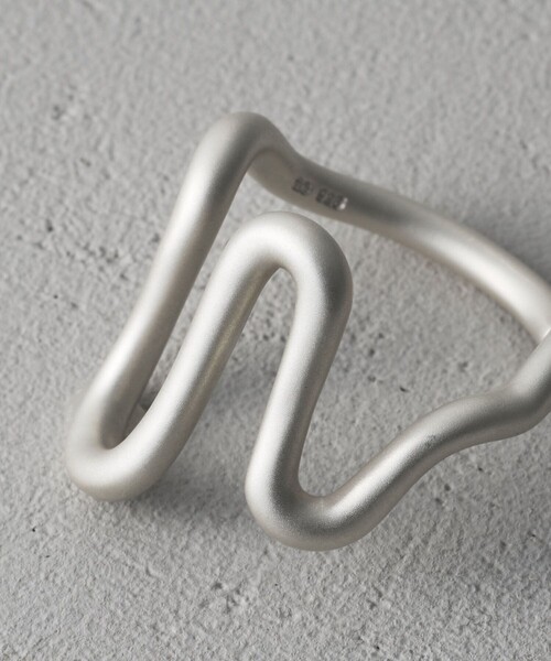 and cloud（アンドクラウド）の「Wiggle Ring（リング・レディース・シルバー・#15/#9）」の3枚目の写真