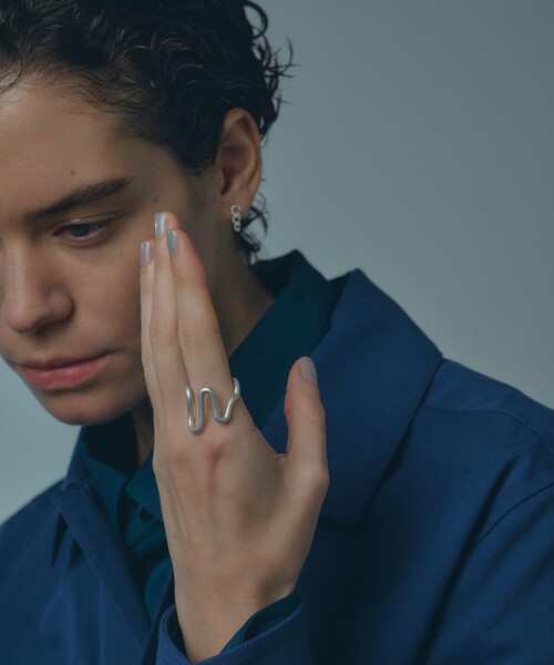 and cloud（アンドクラウド）の「Wiggle Ring（リング・レディース・シルバー・#15/#9）」の6枚目の写真