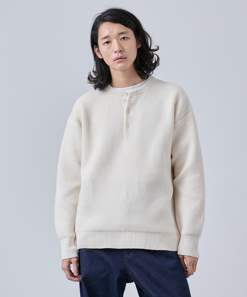 B.C STOCK（ベーセーストック）の「モール ヘンリーネックニット（ニット/セーター・メンズ・ホワイト/グリーン/オレンジ/ブラック・MEDIUM/LARGE）」の2枚目の写真